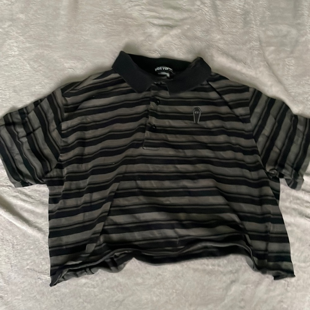 Hot Topic Grey and black crop tip with coffin